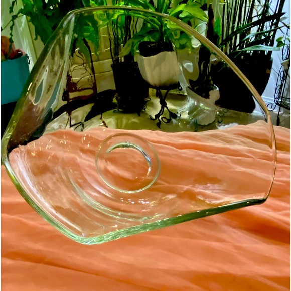 SCALLOPED EDGE SERVING DISH - Picture 2 of 5